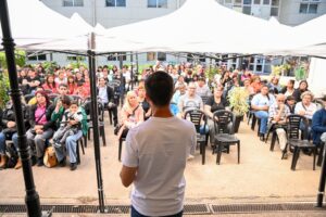 200 emprendedores y comerciantes recibieron su carnet de manipulación de alimentos