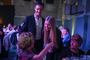 Nicolás Mantegazza acompañó la 9ª Cena Solidaria de la Cooperadora del Hospital Ramón Carrillo